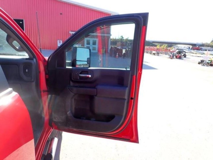 2022-chevrolet-2500-image-38