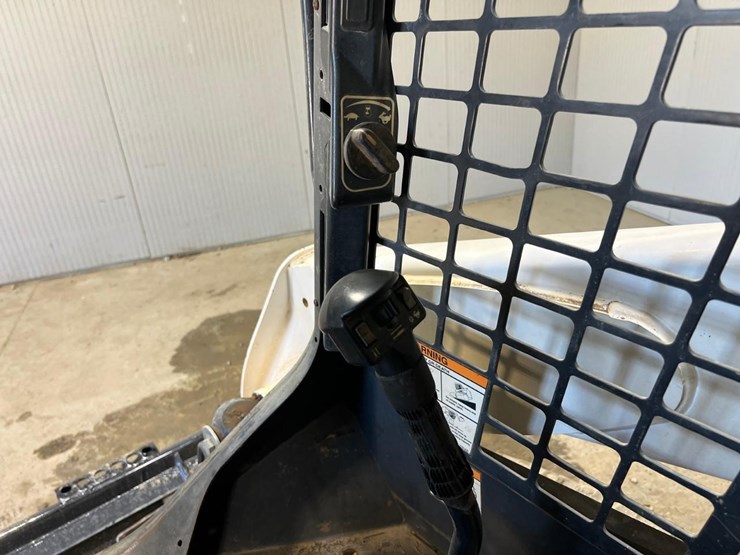 2016-bobcat-t750-image-25