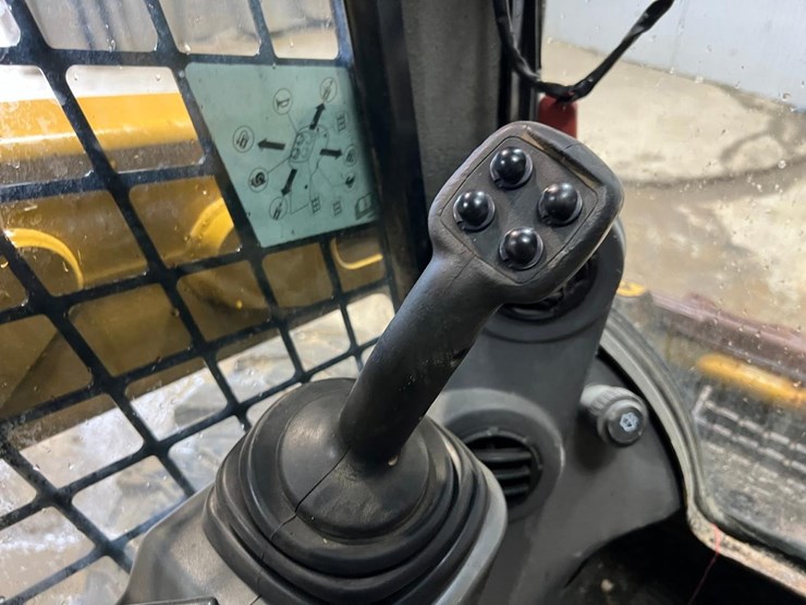 caterpillar-236d-image-22