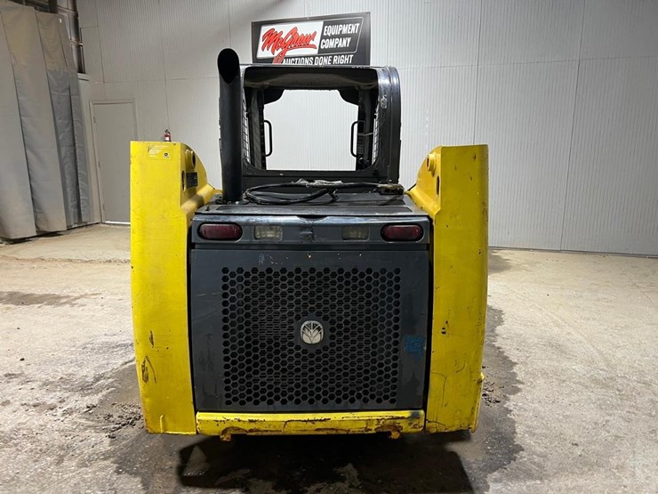 new-holland-l215-image-4