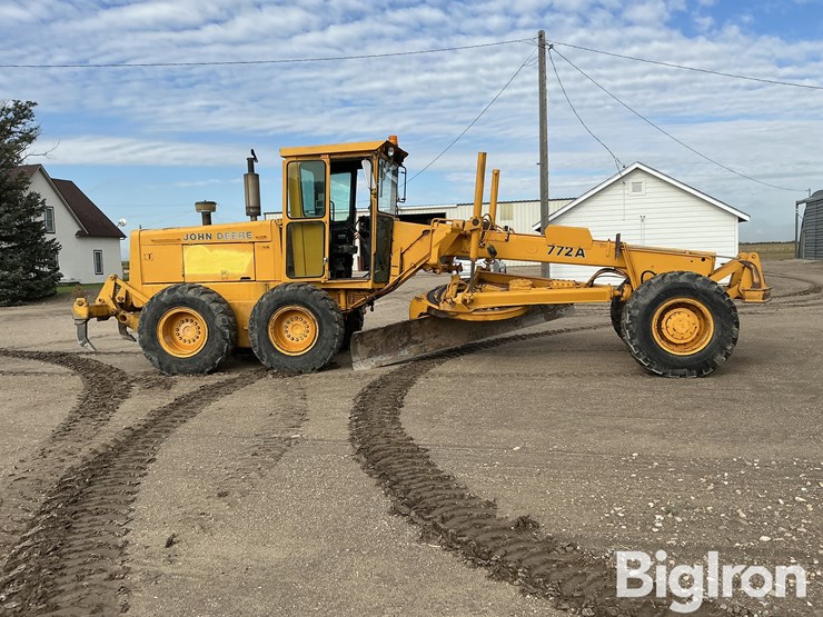 1982-deere-772a-image-4