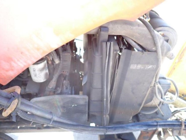 2016-kubota-m7040d-image-34