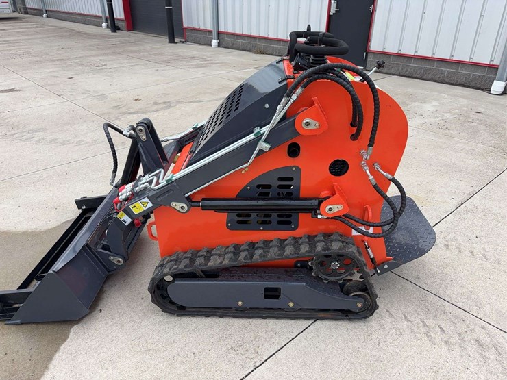 sdll10-mini-skid-loader-image-7