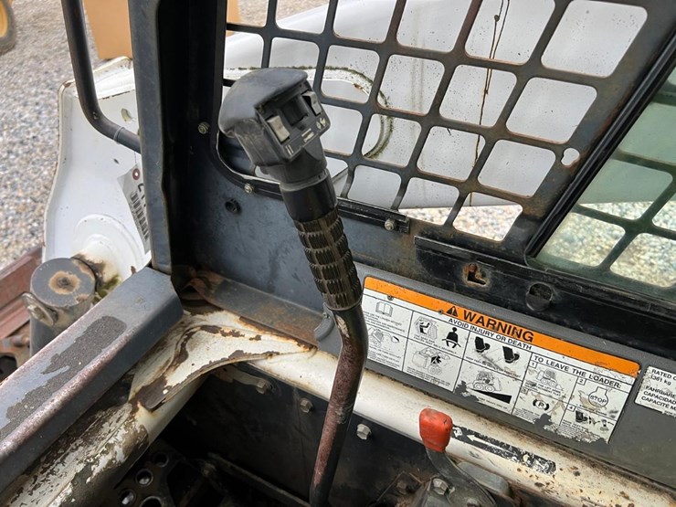 2008-bobcat-s300-image-22