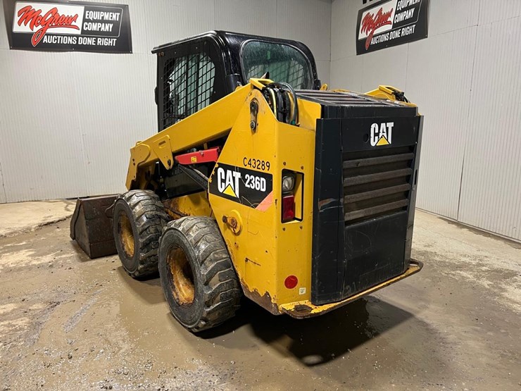 caterpillar-236d-image-3