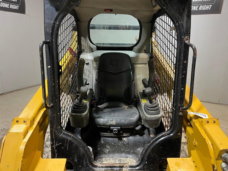 2016-caterpillar-259d-image-23