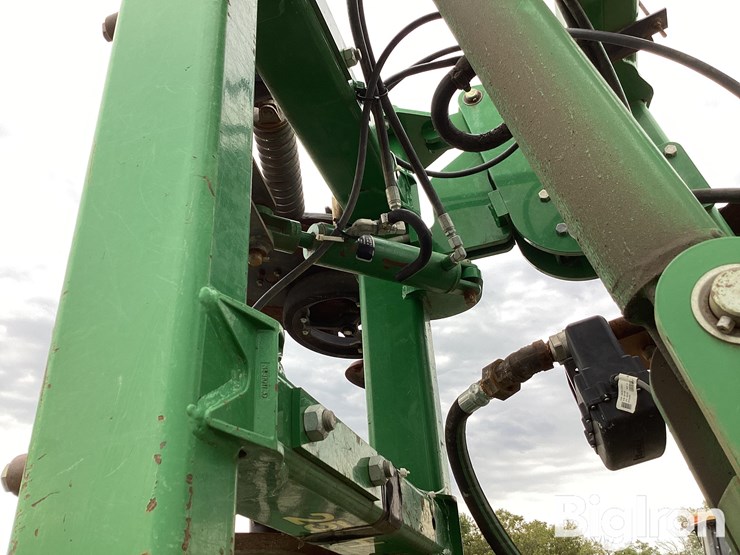 2014-john-deere-2510h-image-16