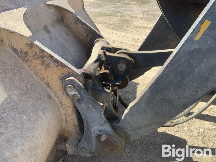 2019-deere-724k-image-19