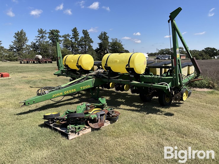 john-deere-7200-image-1