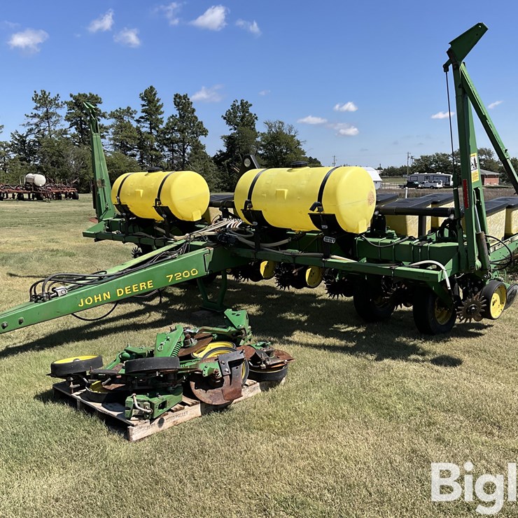 JOHN DEERE 7200
