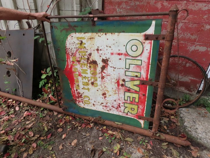 oliver-sign-on-pole-image-3