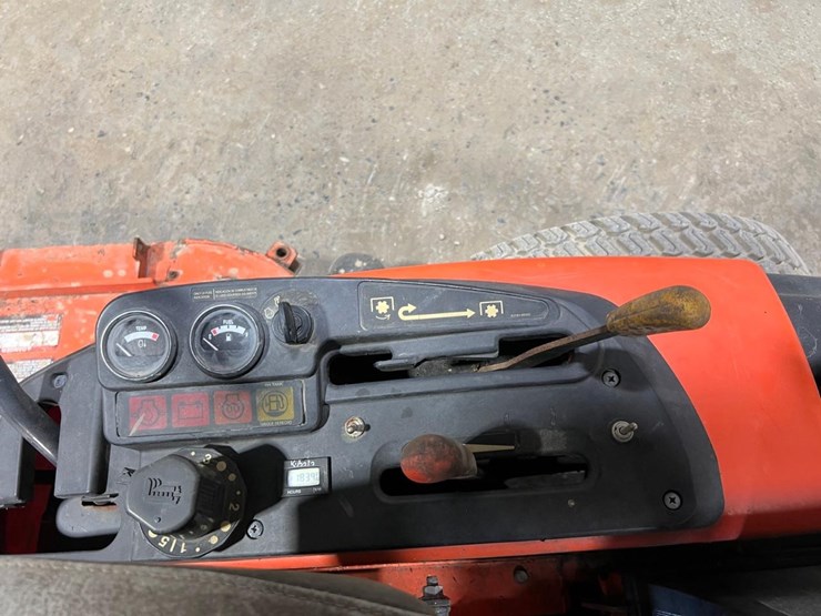 2014-kubota-zd331-image-16