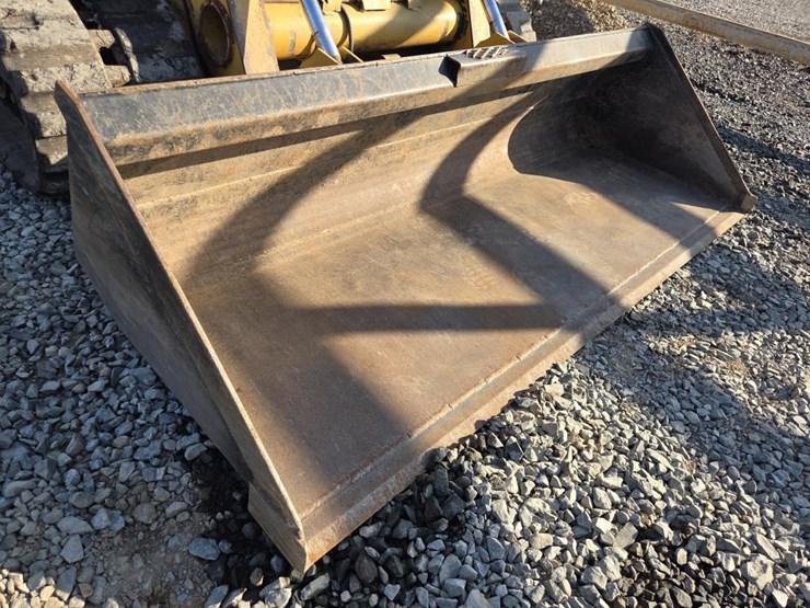 2013-deere-ct332-image-9