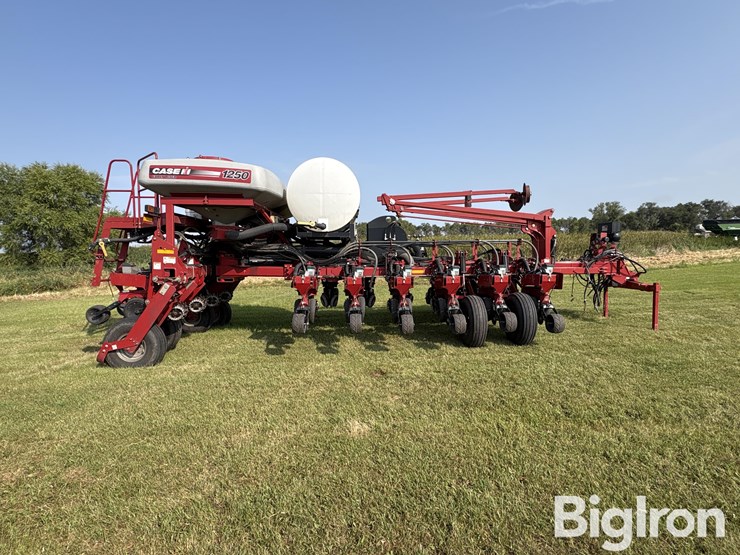 2013-case-ih-1250-image-4