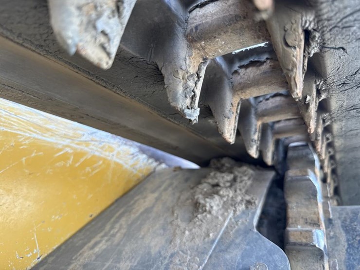 deere-331g-image-47