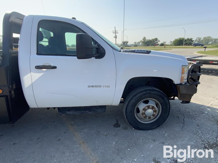 2013-chevrolet-silverado-3500-image-16