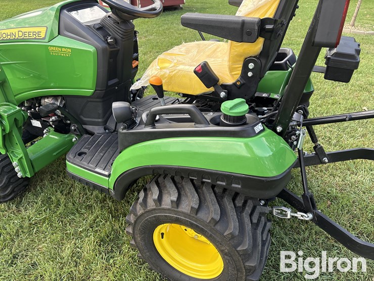 2021-john-deere-1025r-image-16