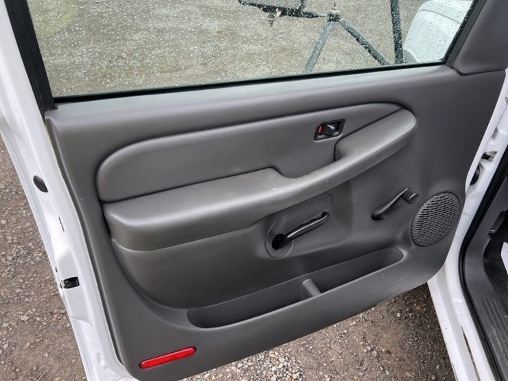 2004-chevrolet-silverado-3500-image-22