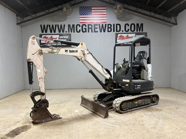 2017-bobcat-e32-image-1
