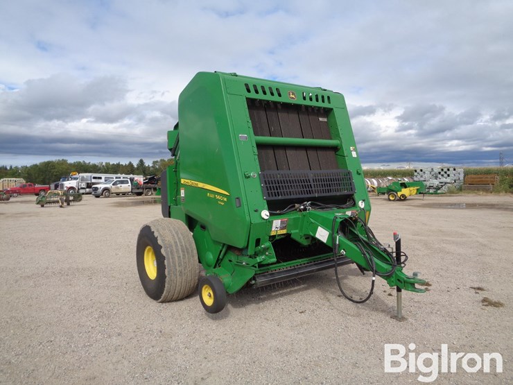 2022-john-deere-560m-image-3