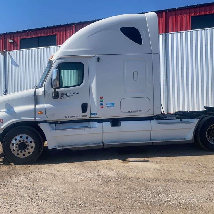 2013 Freightliner Cascadia Semi Truck