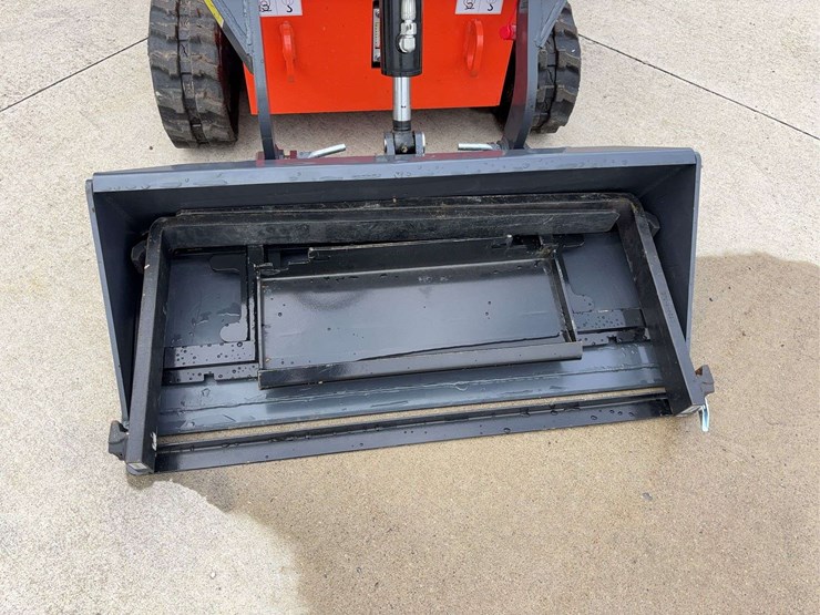 sdll10-mini-skid-loader-image-10