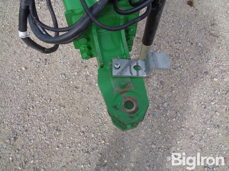 2022-john-deere-560m-image-9