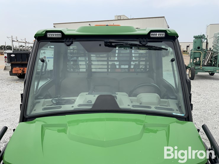 2018-john-deere-gator-image-16