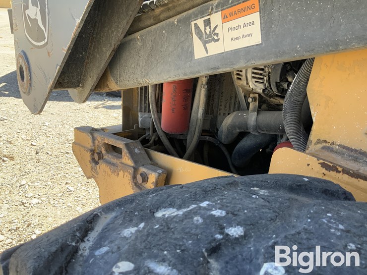 2011-deere-332d-image-19