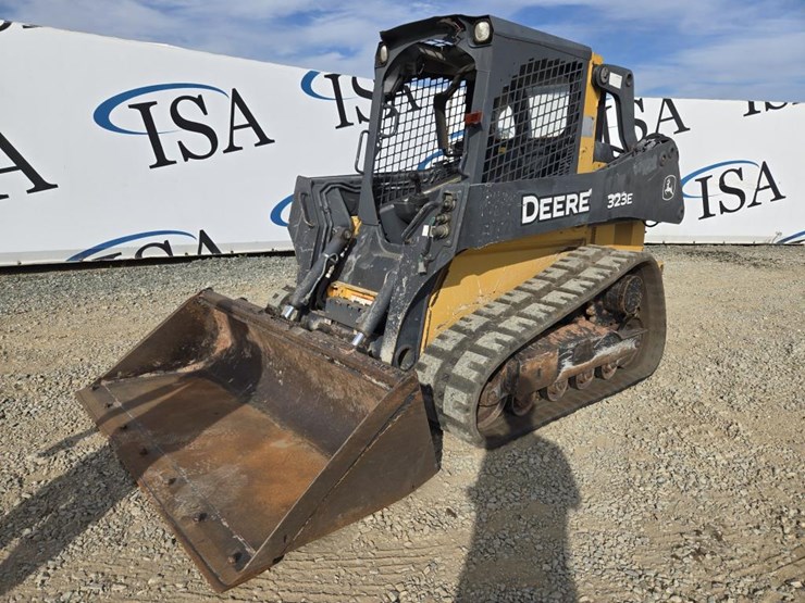 deere-323e-image-1