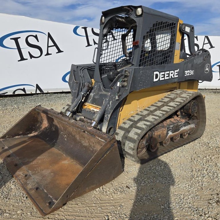 DEERE 323E
