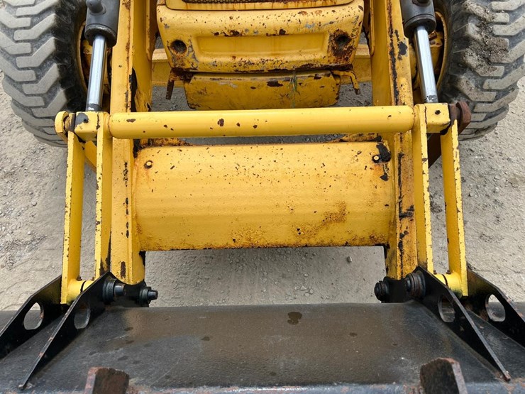 new-holland-b95-image-10