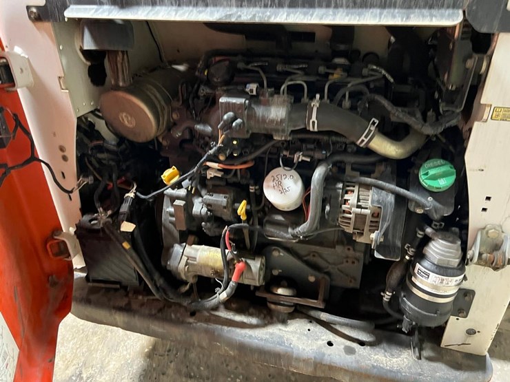 2016-bobcat-t740-image-16