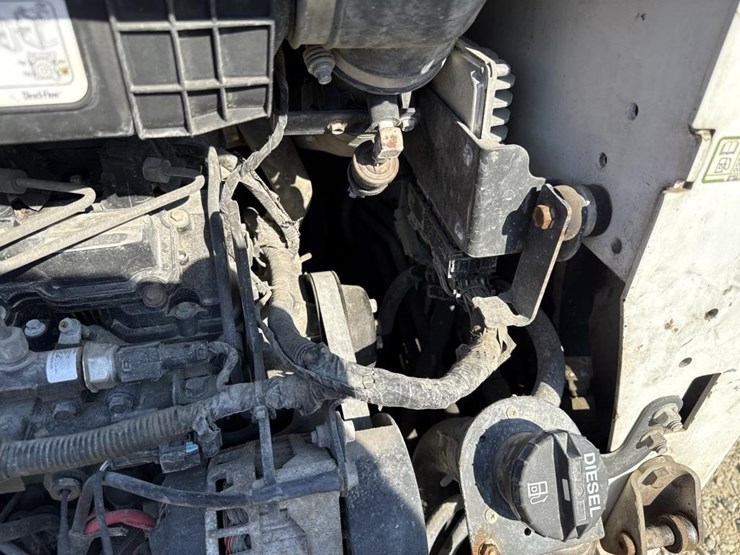 2017-bobcat-t550-image-43