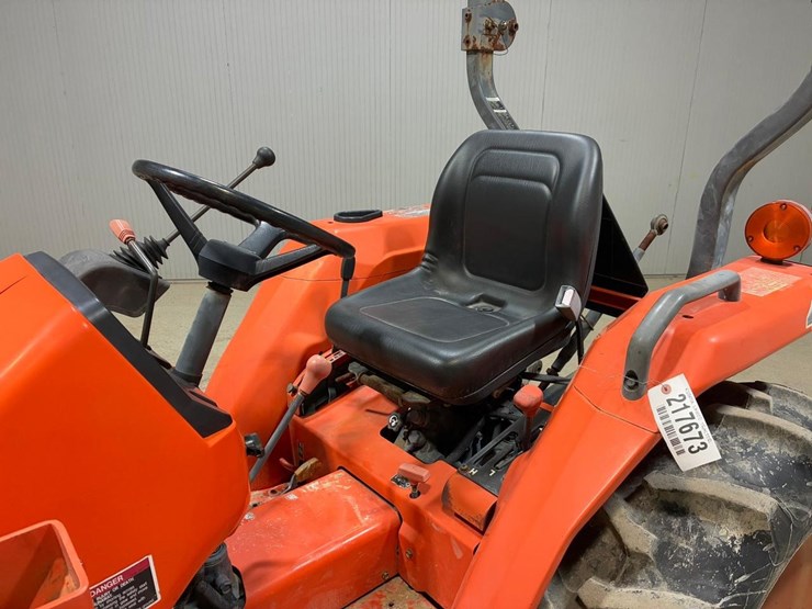 kubota-la463-image-19