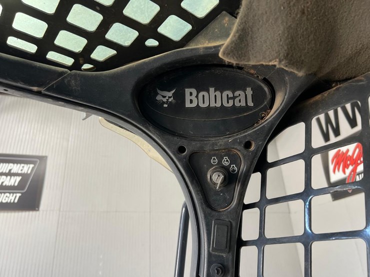 2016-bobcat-t750-image-24