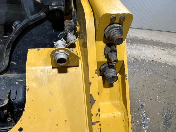 2019-caterpillar-259d-image-11