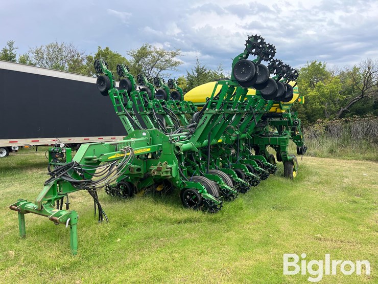 2009-john-deere-1790-ccs-image-1