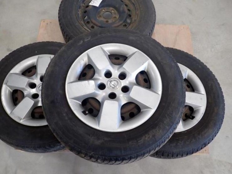 qty-of-(4)-antares-215/75r16-tires-&-rims-image-3
