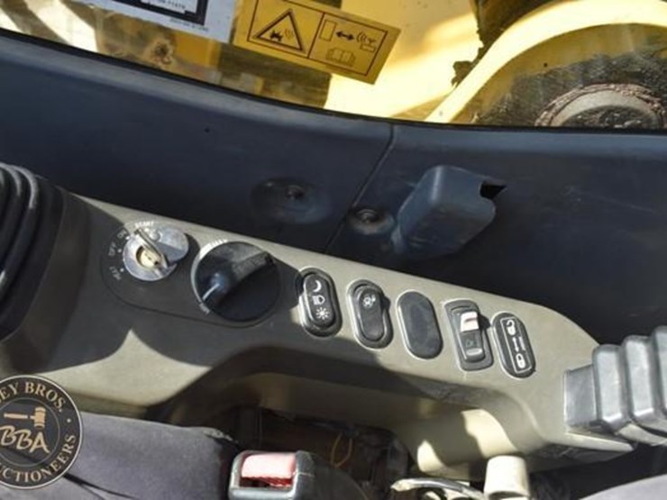 2014-komatsu-pc210-10-image-76