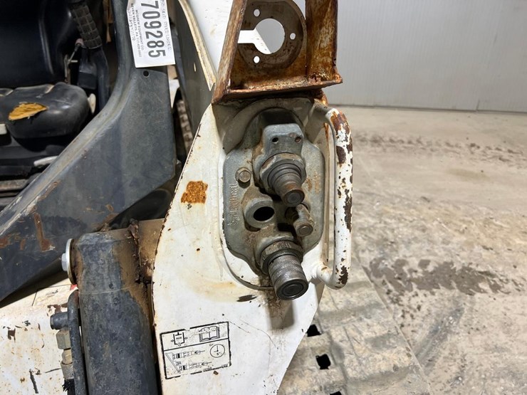 2016-bobcat-t750-image-11