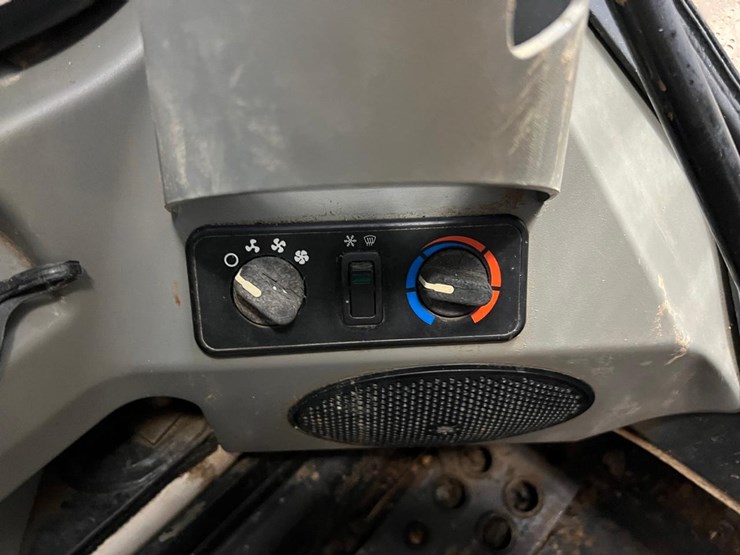2015-bobcat-t770-image-26