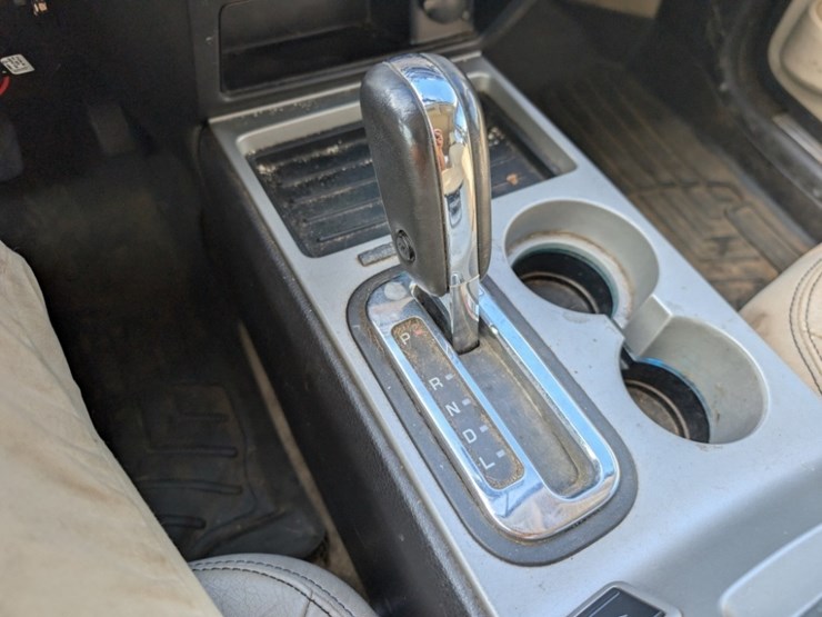 2010-ford-edge-image-35