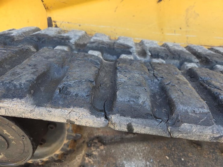 2013-deere-ct332-image-47