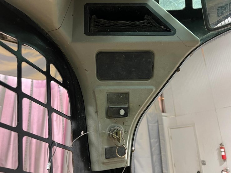 2016-caterpillar-259d-image-30