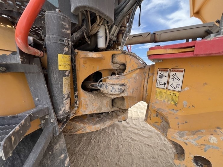 2021-volvo-a60h-image-11