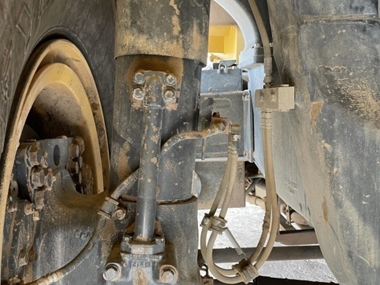 2015-komatsu-hd605-7e0-image-18