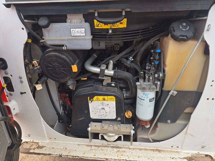 2023-bobcat-t64-image-16
