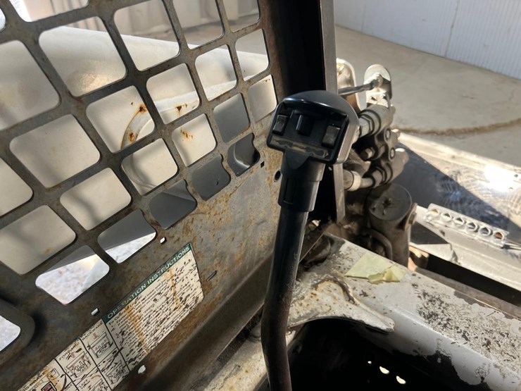bobcat-s330-image-23