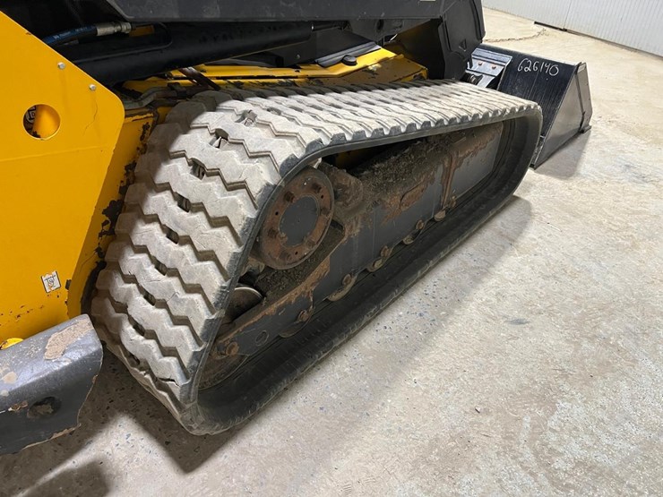 2023-jcb-3ts-8t-image-18